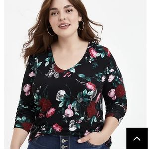 Torrid super soft knit floral goth hooded Tee shirt size 6 free shipping!